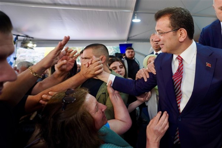 İmamoğlu, mesai arkadaşlarıyla bayramlaştı