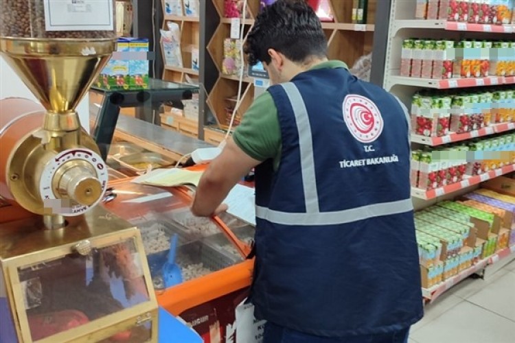 Afyonkarahisar'da haksız fiyat, stokçuluk ve fiyat etiketi denetimleri sürüyor