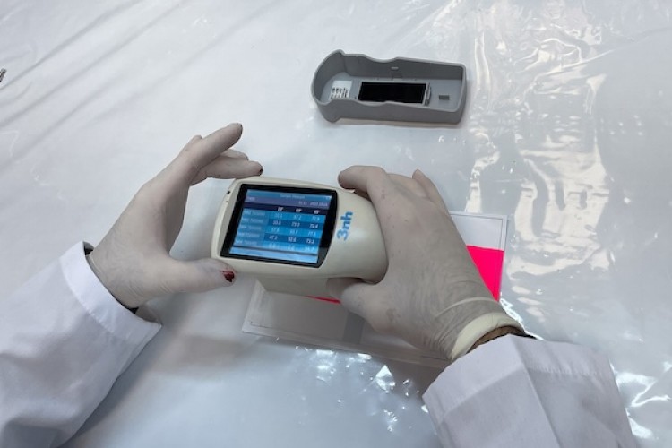 DMMCOLOR, tecrübesini yenilenen web sitesinde yansıtıyor