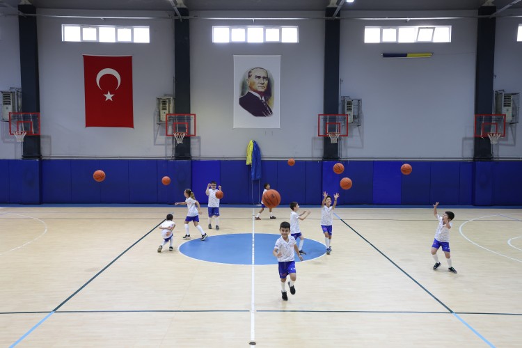 İstanbul'da Okul Spor Salonları Spor Okulları çalışmaları devam ediyor
