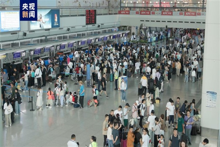 Urumçi Havalimanı'nda günlük ziyaretçi rekoru kırıldı