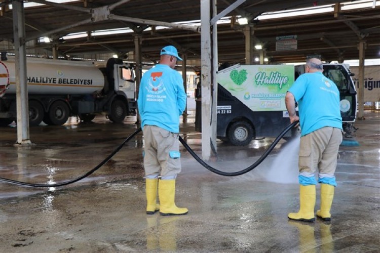 Haliliye'de kurban kesim yerlerinde temizlik mesaisi