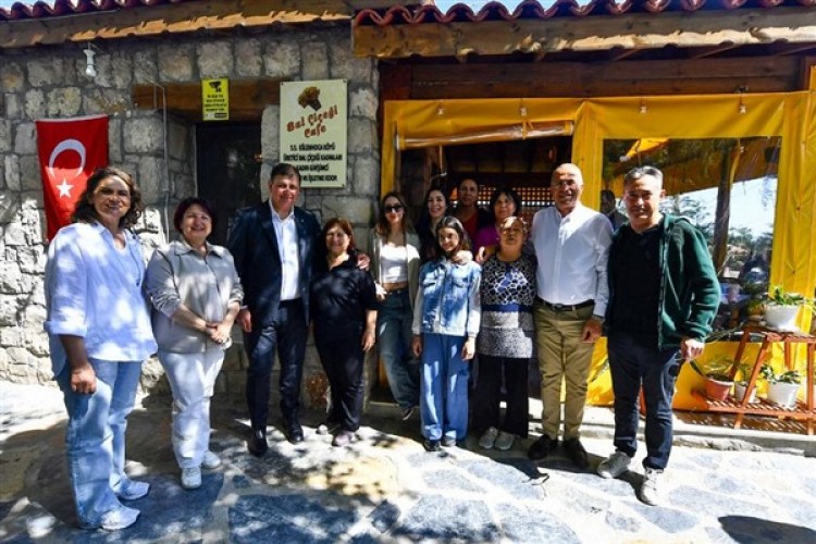 Başkan Tugay Karaburun'un köylerini ziyaret etti