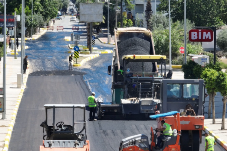 İzmir'de bozuk yolların bakım ve onarımı ile ilgili çalışmalar başladı