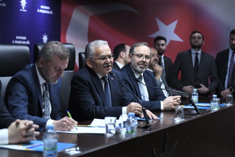 Başkan Büyükkılıç, AK Parti İl Başkanlığı'nda gerçekleşen toplantıya katıldı