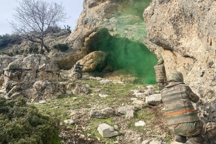 65'inci Dönem Sözleşmeli Er Adaylarının Arazi Tatbikatı gerçekleştirildi