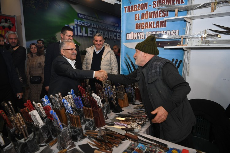 Başkan Büyükkılıç, Yöresel Ürünler Fuarı'nda esnaf ve vatandaşlarla buluştu