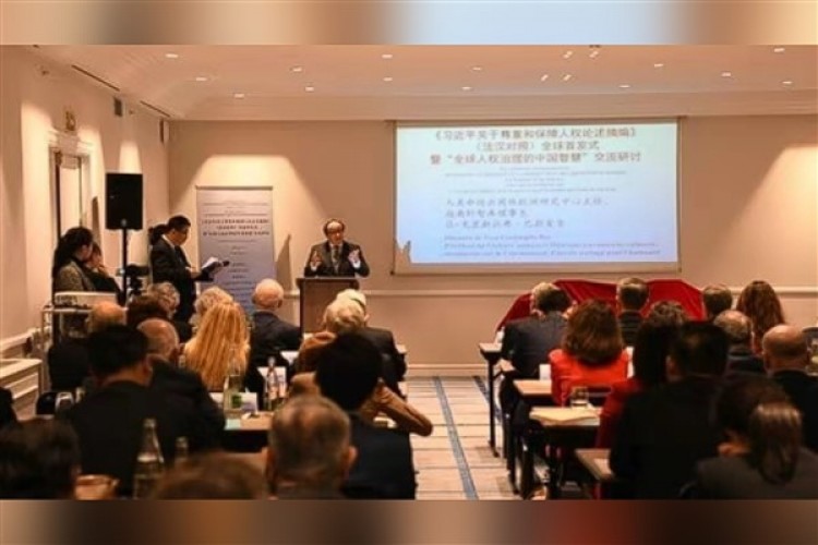 Xi Jinping'in insan hakları alıntıları kitabı Paris'te tanıtıldı