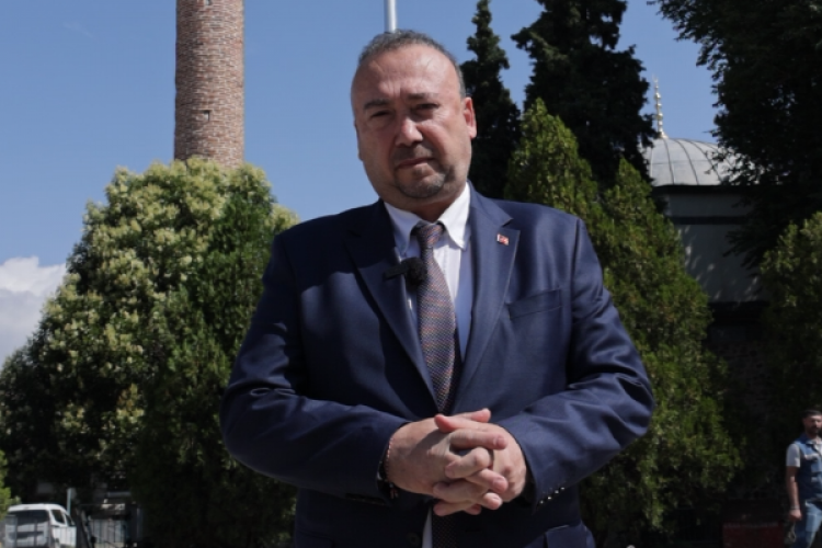 Başkan Yalım, Kent Merkezi'ne Türk bayrağı dikti