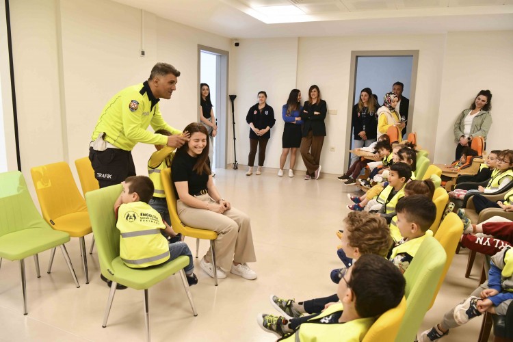 Engelsiz Çocuk Gündüz Bakımevi üyelerine trafik kuralları eğitimi verildi