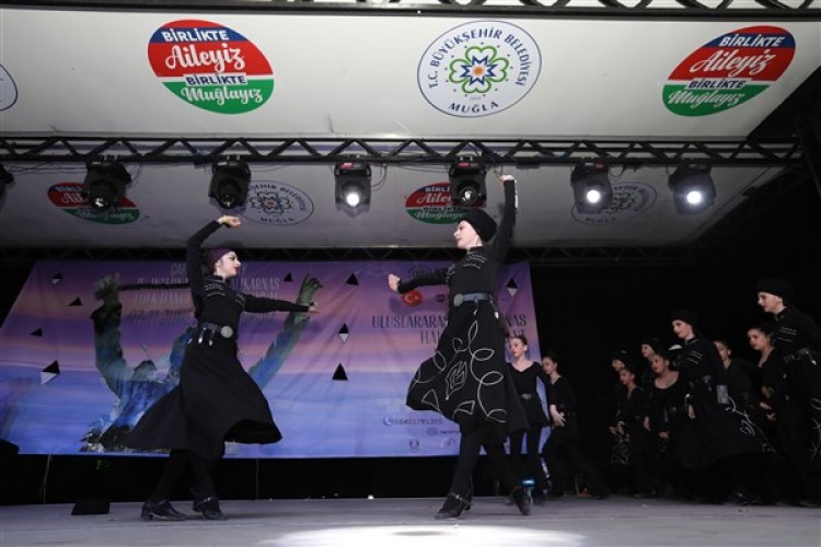 4. Uluslararası Halikarnas Halk Dansları ve Müzik Festivali coşkuyla kutlandı