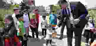 Başkan Eşki, Altındağ Merkez Mahallesi'ndeki çocuklara oyuncak dağıttı