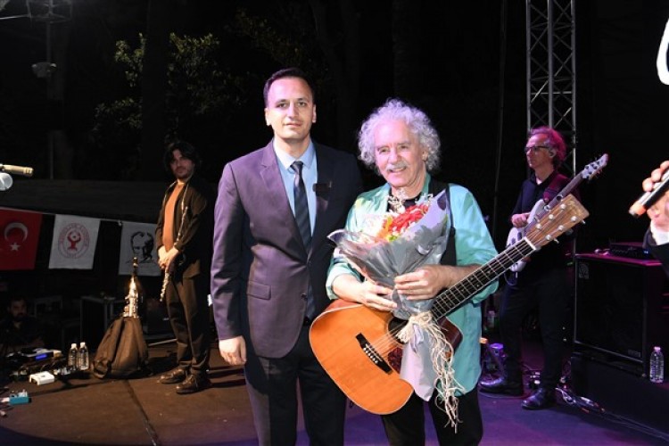 Bornova'da 1 Mayıs Emek ve Dayanışma Günü "Yeni Türkü" konseriyle kutlandı