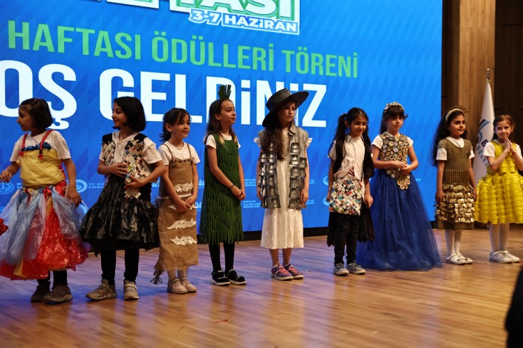 Bağcılar'da sıfır atık defilesi düzenlendi