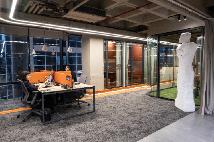 QNET yenilenen ofisinde iş yerini keyifli kılma yolunda