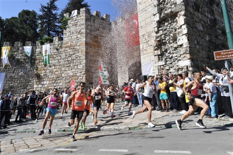 Uluslararası Osmangazi Tarihi Kent Koşusu 1154 sporcunun katılımıyla gerçekleşti