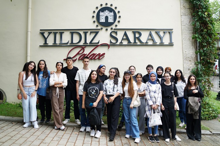 Küçükçekmeceli gençler İstanbul'u ücretsiz geziyor