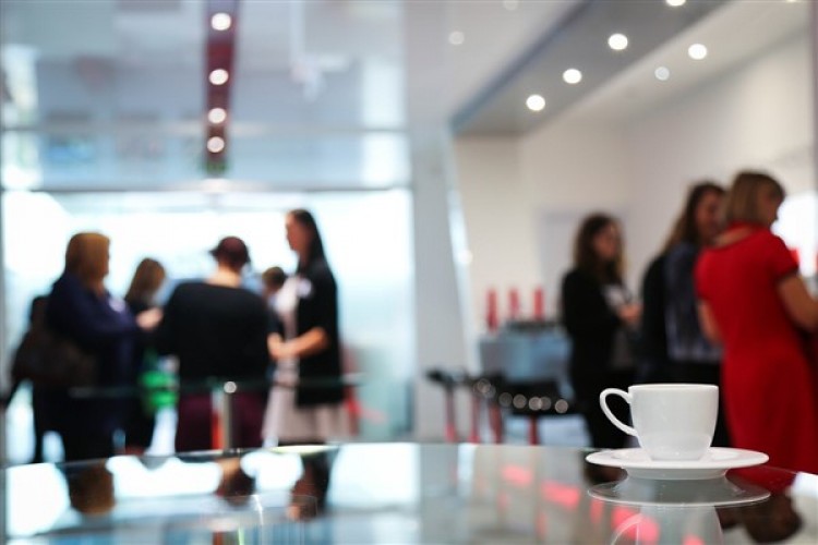 "Çalışma hayatının her adımında kadınların yanındayız"