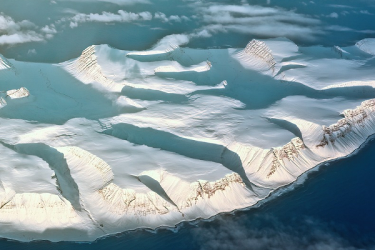 Antarktika çevresindeki deniz buz örtüsü hızla azalıyor