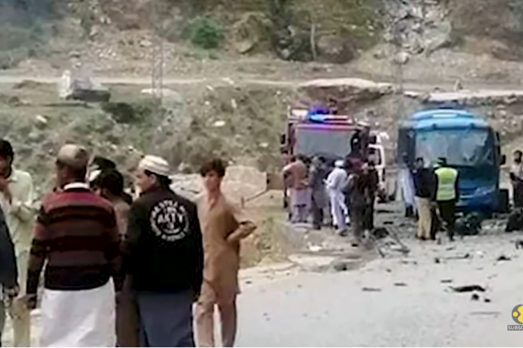 Pakistan'da Çinli mühendislerin konvoyuna intihar saldırısında altı kişi öldü