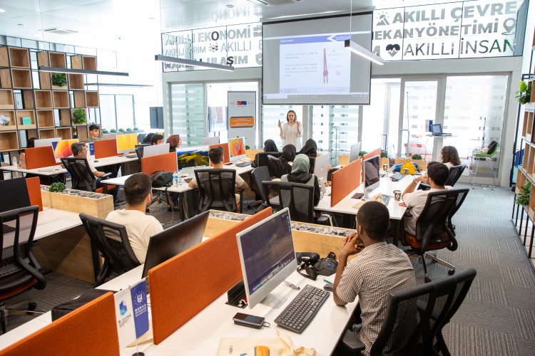 Bursa'da genç girişimcilere 3 boyutlu tasarım eğitimi veriliyor