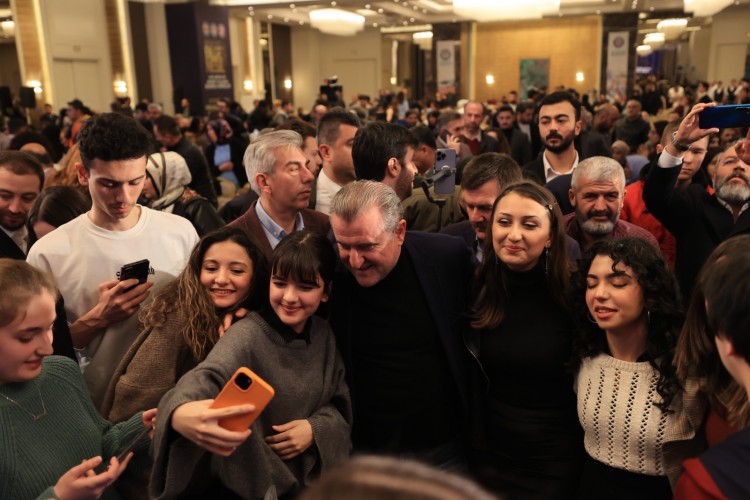 Bakan Bak; "En önemli hedeflerimizden birisi bağımlılıkla mücadele"