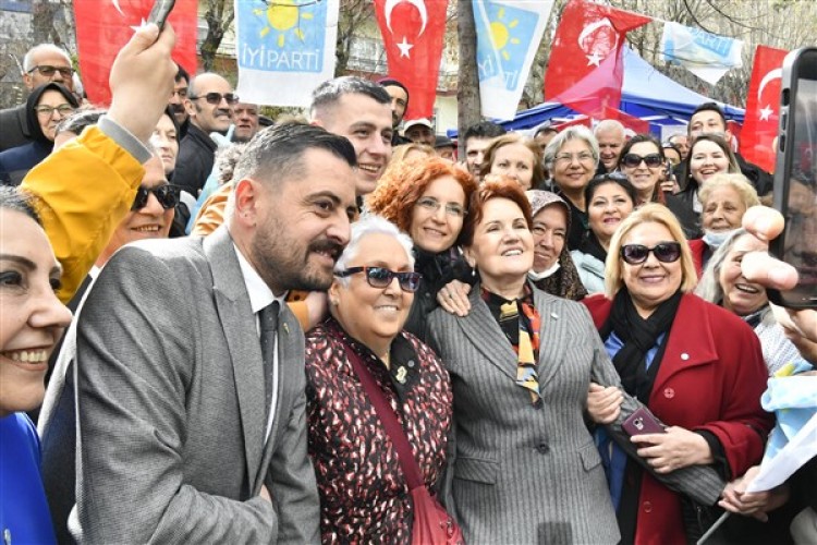 Akşener'den Eskişehir'de esnaf ziyareti