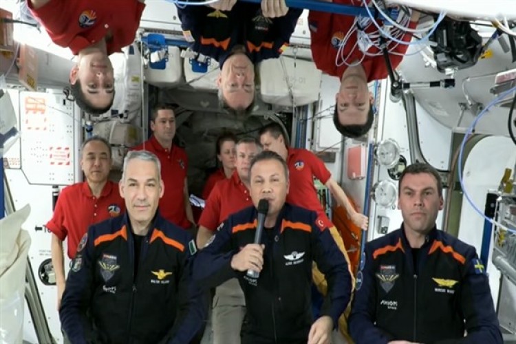 Türkiye'nin ilk astronotu Alper Gezeravcı'nın dünyaya dönüş yolculuğu başlıyor