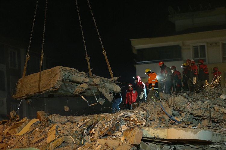 Depremde ölenlerin sayısı 20 bini aştı