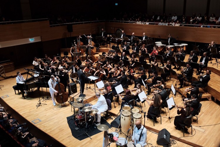 OLTEN FİLARMONİ ORKESTRASI'NDAN AMSTERDAM'DA UNUTULMAZ FİLM MÜZİKLERİ