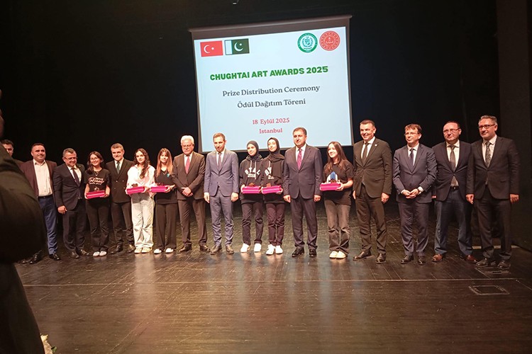 TÜMKİAD başarılı öğrencileri ödüllendirdi