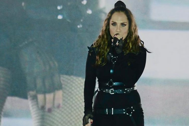 Sertab'la interaktif konser