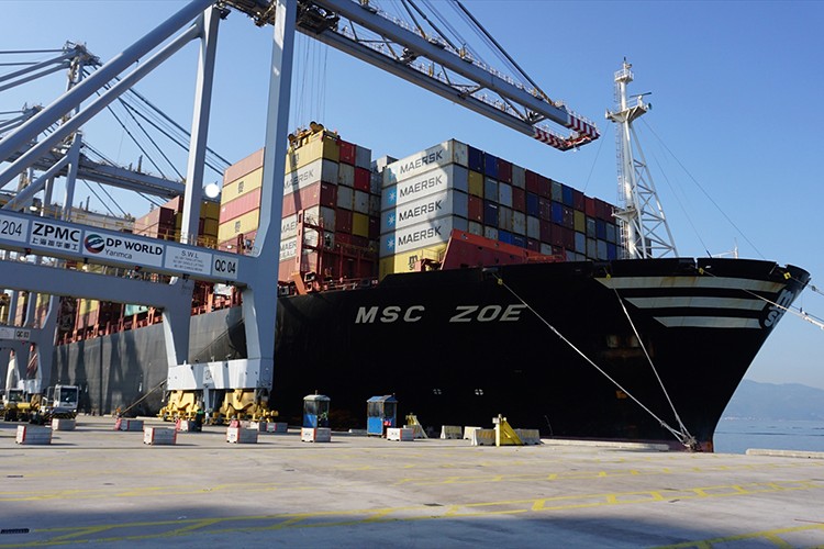 Dev konteyner gemisi "MSC Zoe" Kocaeli'ye geldi