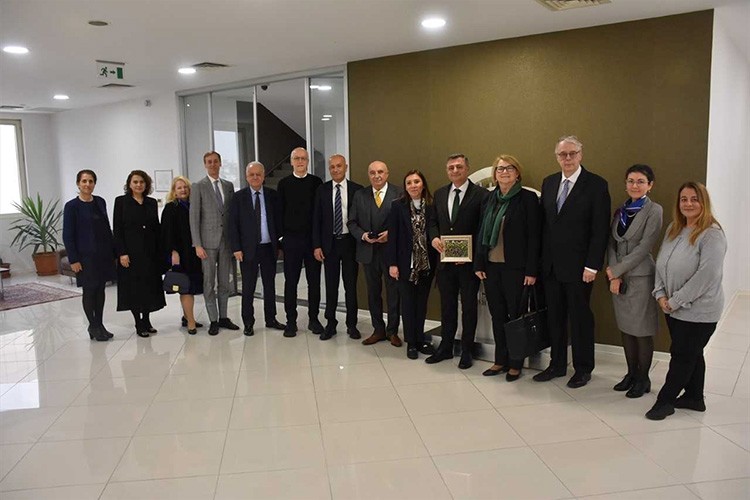 Finlandiya Büyükelçisi Hamalainen, UİB'i ziyaret etti: