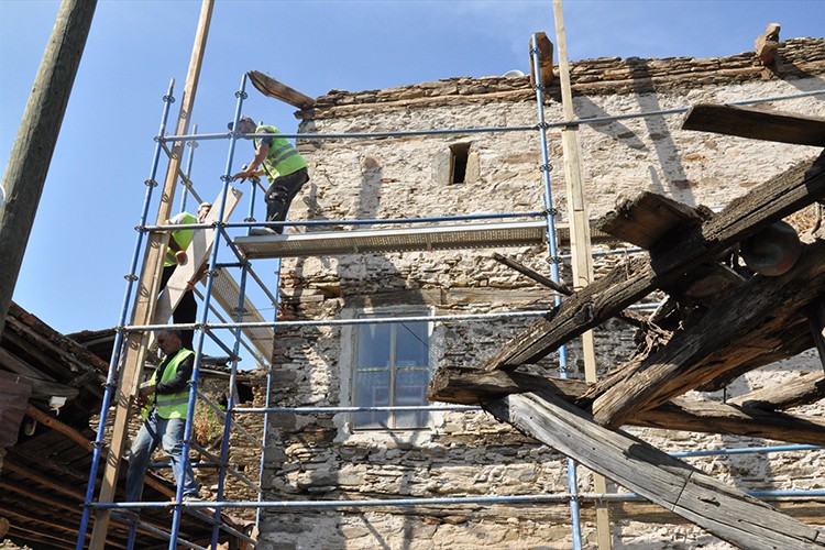İzmir'in "hayalet köyü" Lübbey'deki tarihi cami restore ediliyor