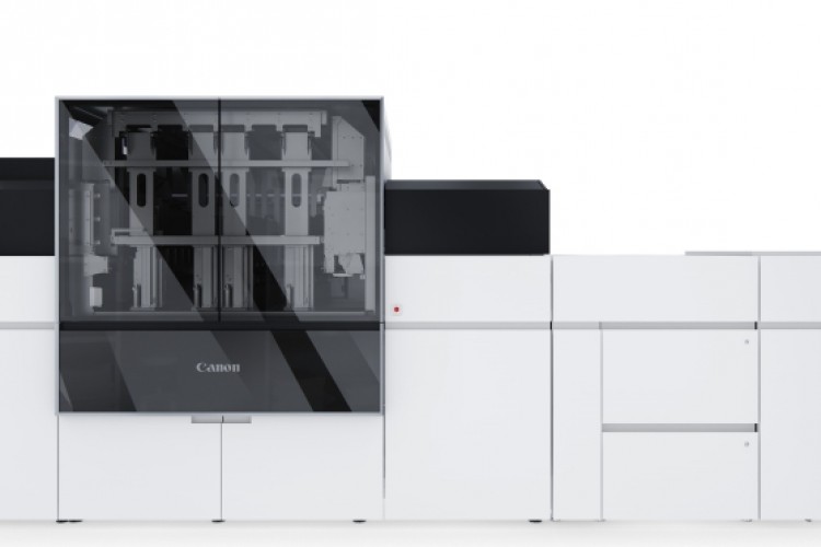 Canon, mürekkep püskürtmeli portföyünü B2 yaprak beslemeli baskı makinesi varioPRESS iV7 ile genişletiyor