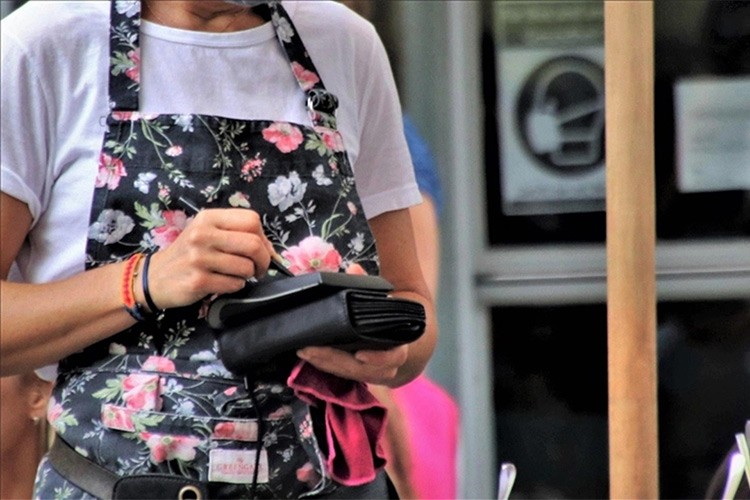 Hizmet üretimi aylık yüzde 0,2 azaldı