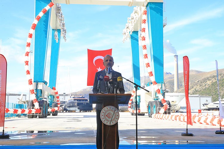 Türk bayrağı denizcilikte dünyanın en prestijli bayrakları arasında