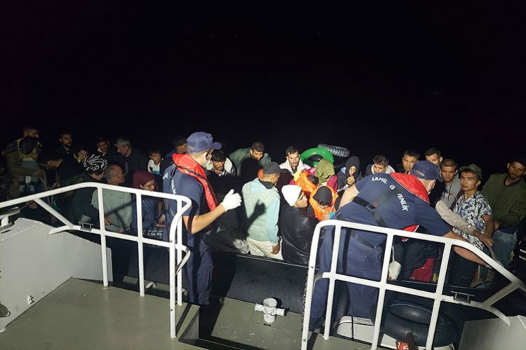 Ayvalık açıklarında 149 düzensiz göçmen kurtarıldı