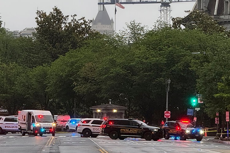 Beyaz Saray çevresinde silah sesleri, polis alarma geçti