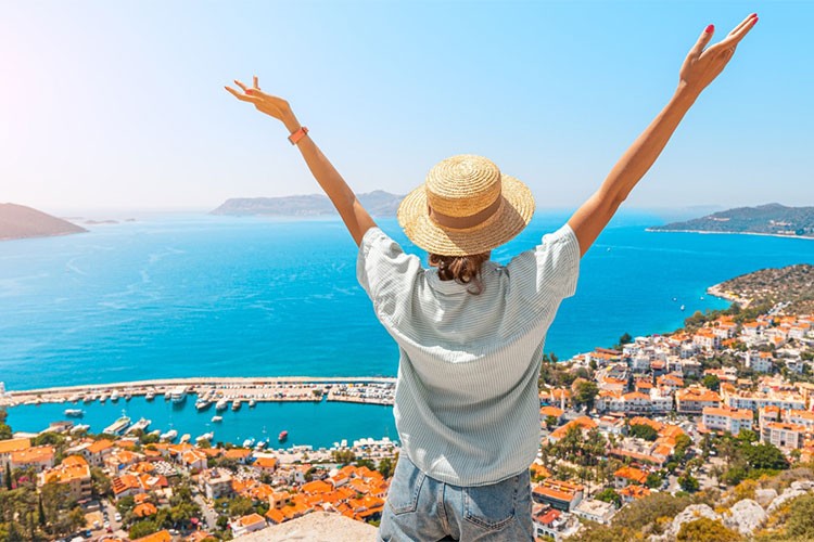 Turizm gelirimiz bir önceki yıla göre yüzde 8,3 artı