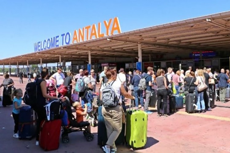 Antalya'ya hava yoluyla gelen turist sayısı 6 milyonu aştı