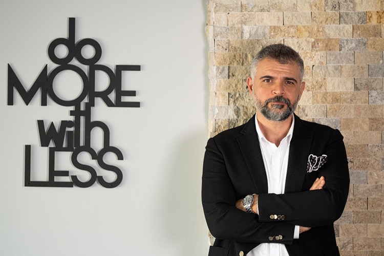 Gözünü yeni pazarlara dikti