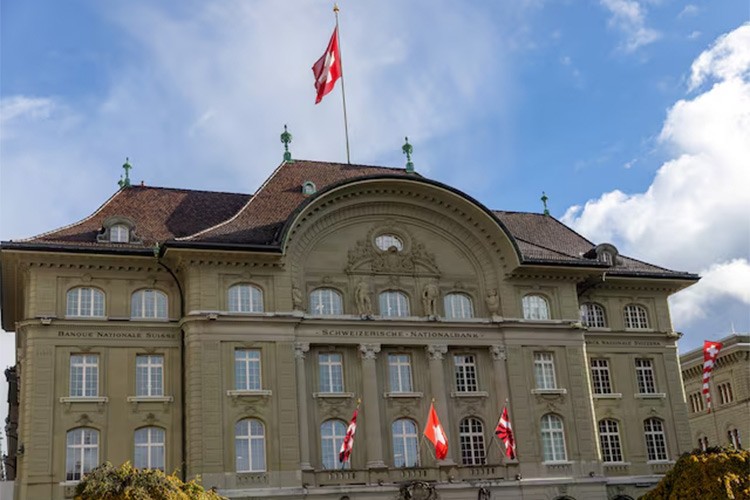 İsviçre Merkez Bankası faizi indirdi