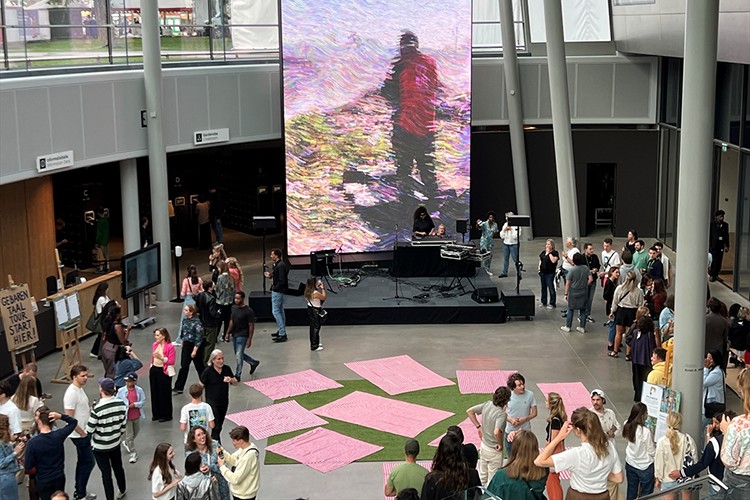 Türk sanatçının deprem konulu eseri Van Gogh Müzesi'nde