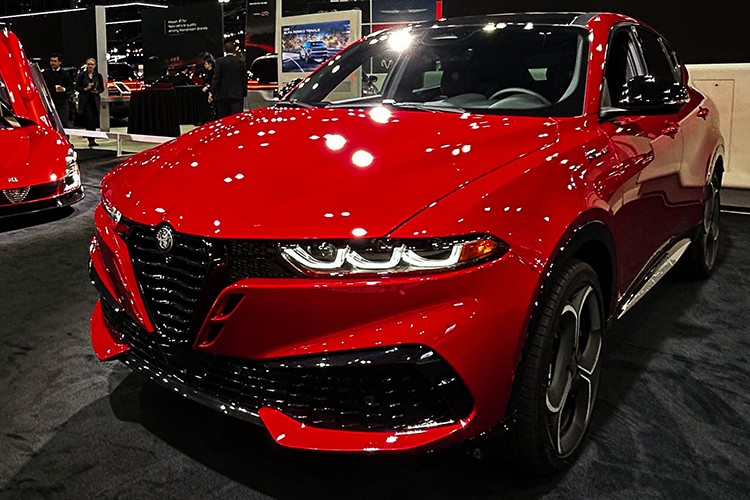 Los Angeles Otomobil Fuarı'nı İtalyan cazibesiyle renklendirdi