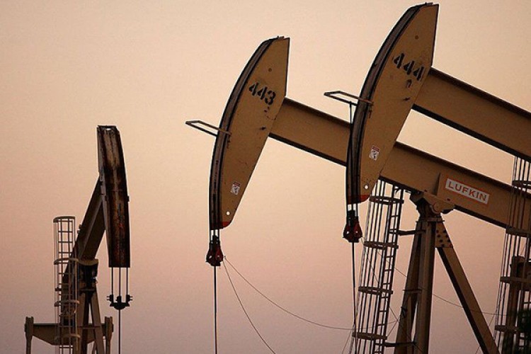 Petroldeki hafif düşüş devam ediyor