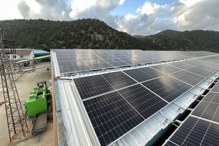 Soğuk hava deposunun elektriği GES'ten karşılanıyor