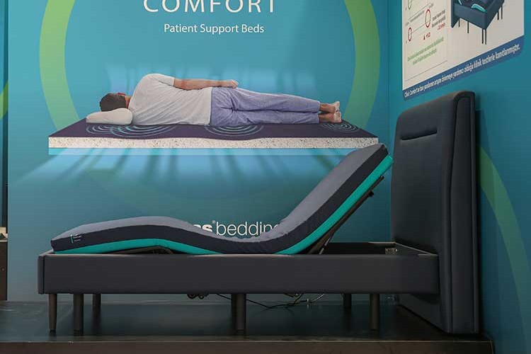 Son teknoloji hasta yatağını Darülaceze sakinleriyle buluşturdu