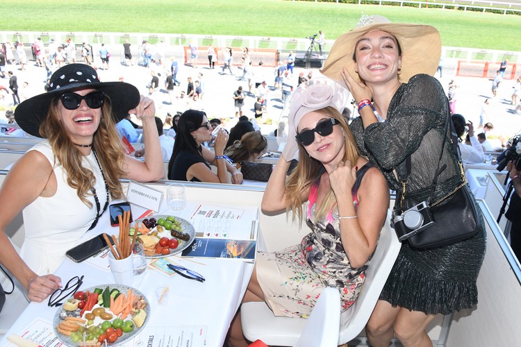 Hipodrom.com locasında ünlüler geçidi